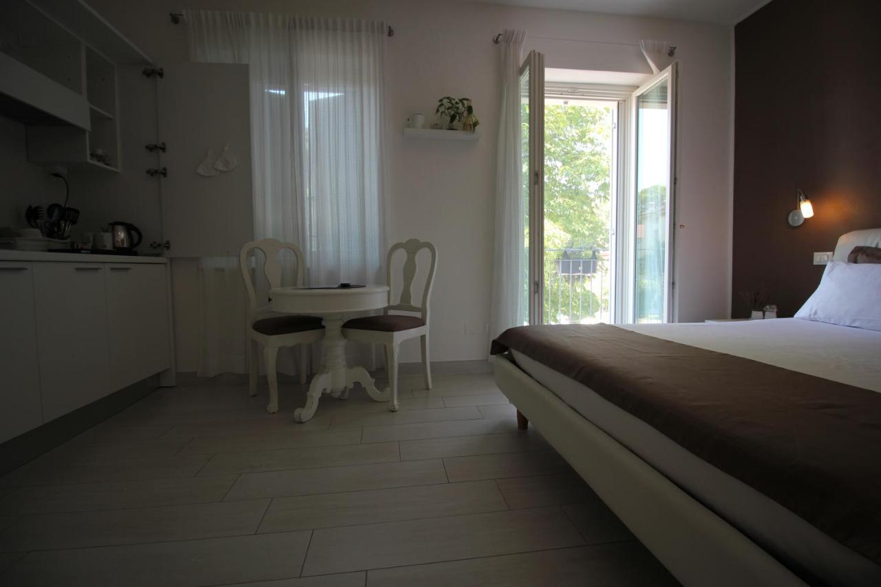 Rooms Il Punto 페스키에라델가르다 외부 사진