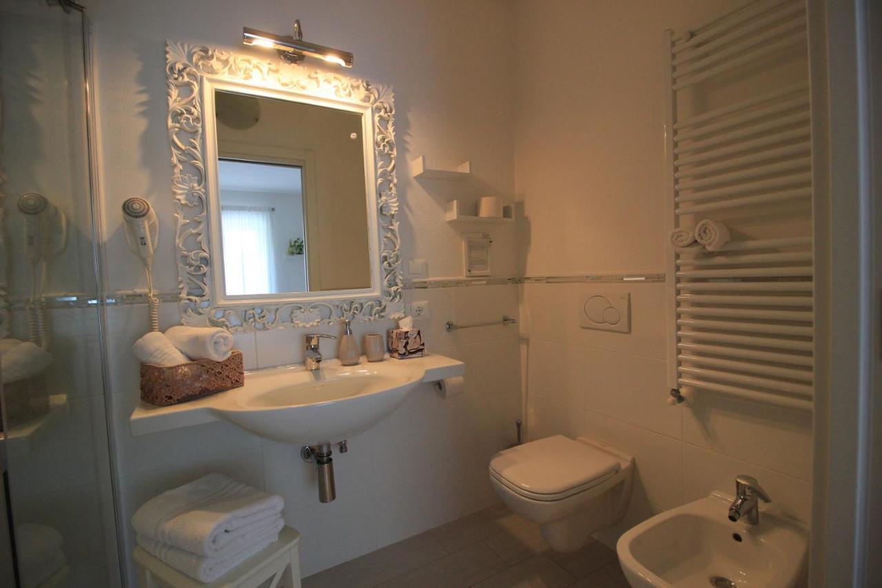 Rooms Il Punto 페스키에라델가르다 외부 사진