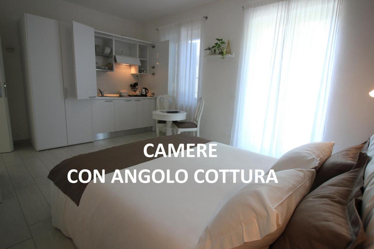 Rooms Il Punto 페스키에라델가르다 외부 사진