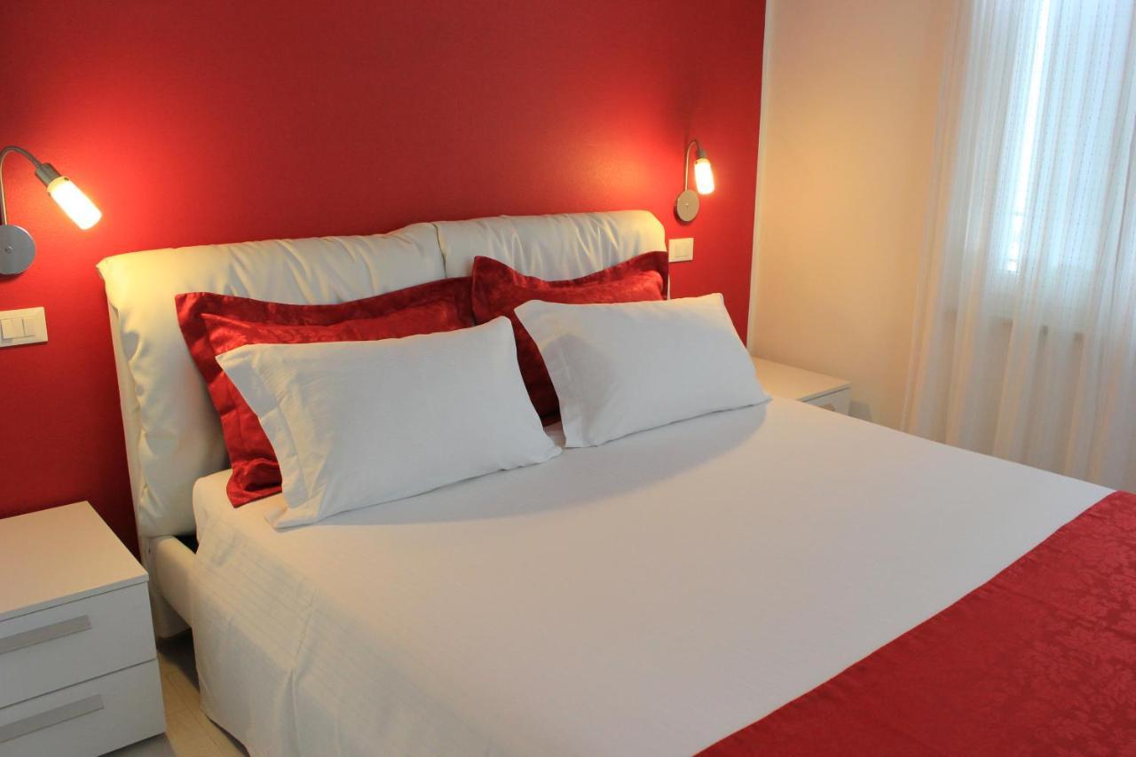 Rooms Il Punto 페스키에라델가르다 외부 사진