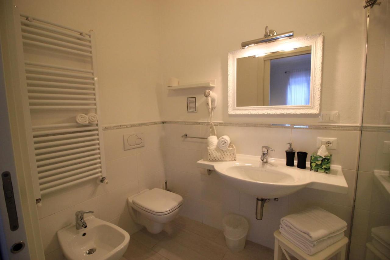 Rooms Il Punto 페스키에라델가르다 외부 사진
